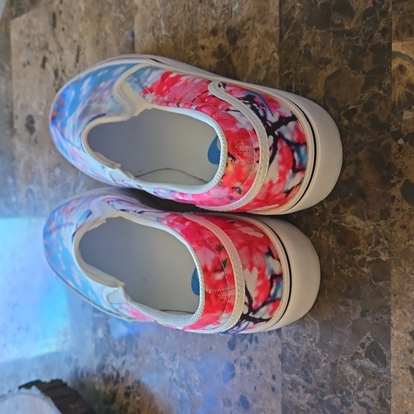 Cherry blossom Nike slip on - Picture 3 of 4